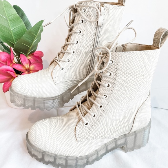 NWT Dirty Laundry Mazzy Liz Platform Boots - Picture 1 of 2